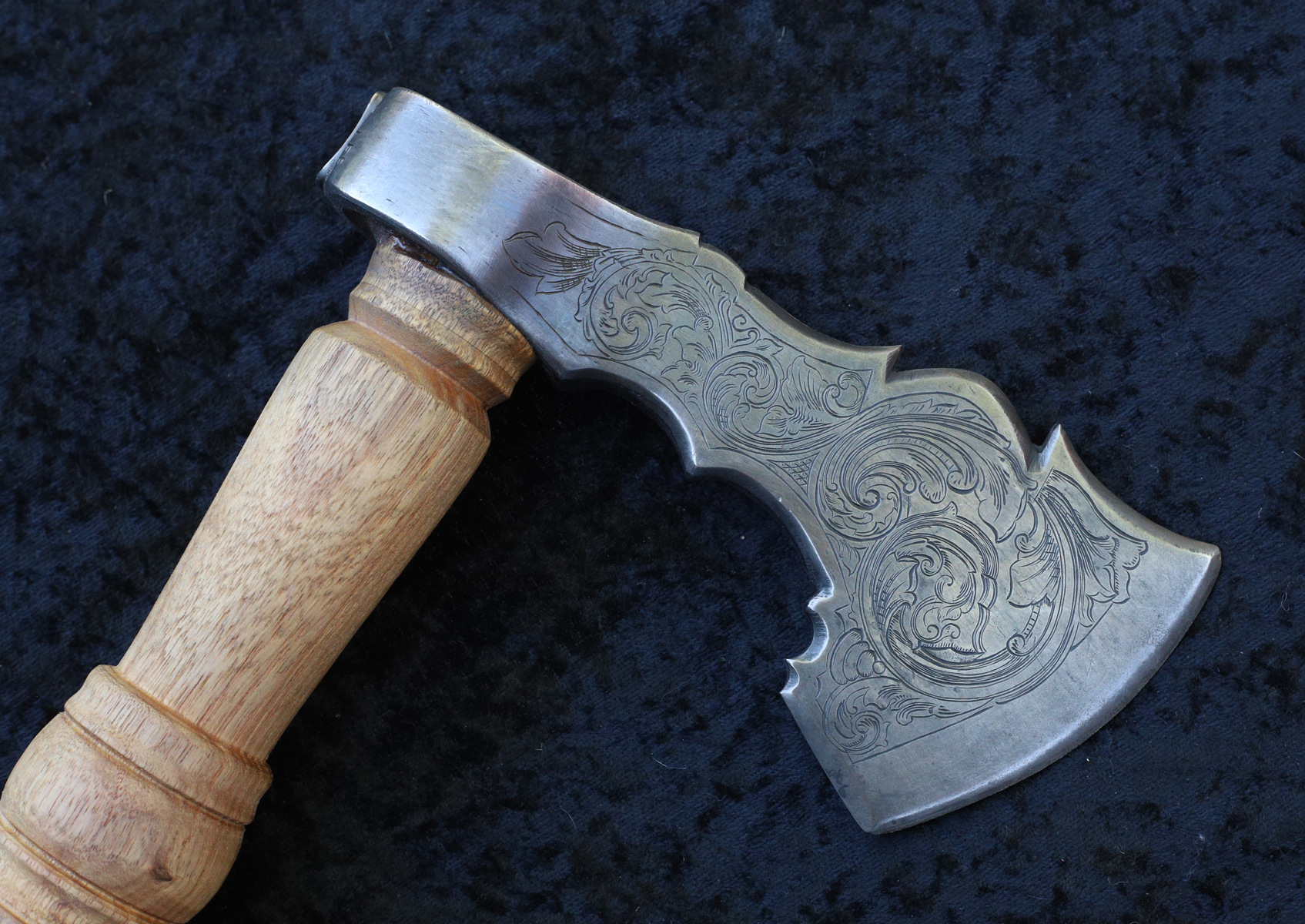 2961D Handforged Engraved Hatchet close (1)