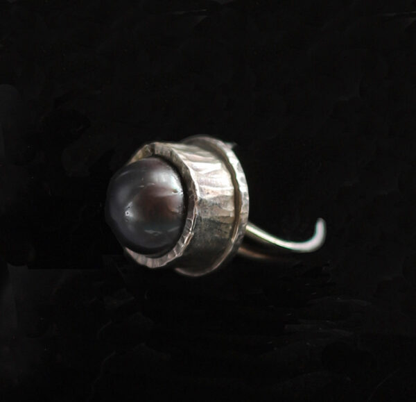 Black Pearl Ring with Hammered Band